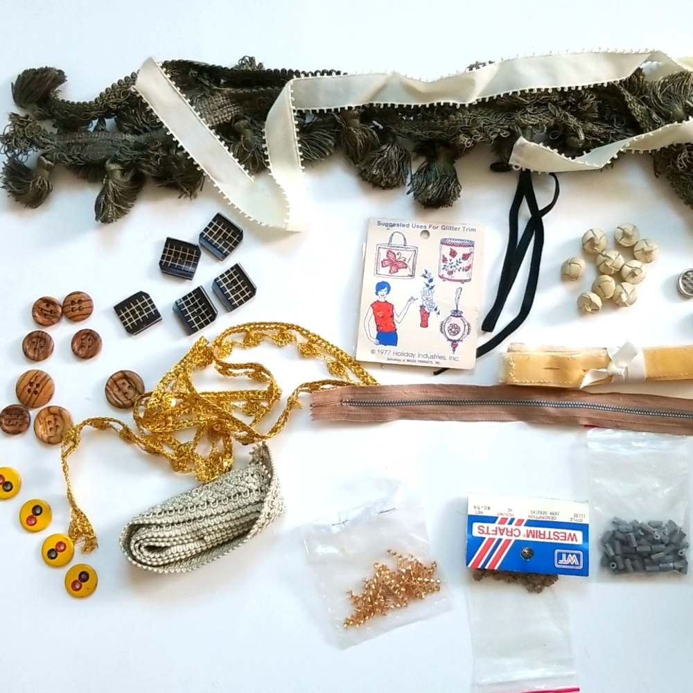 Trimmings Sewing Buttons Sets Beads Spacers Holiday Vintage Accessories